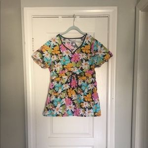 Chip ‘n’ Gale colorful Disney scrub top size small